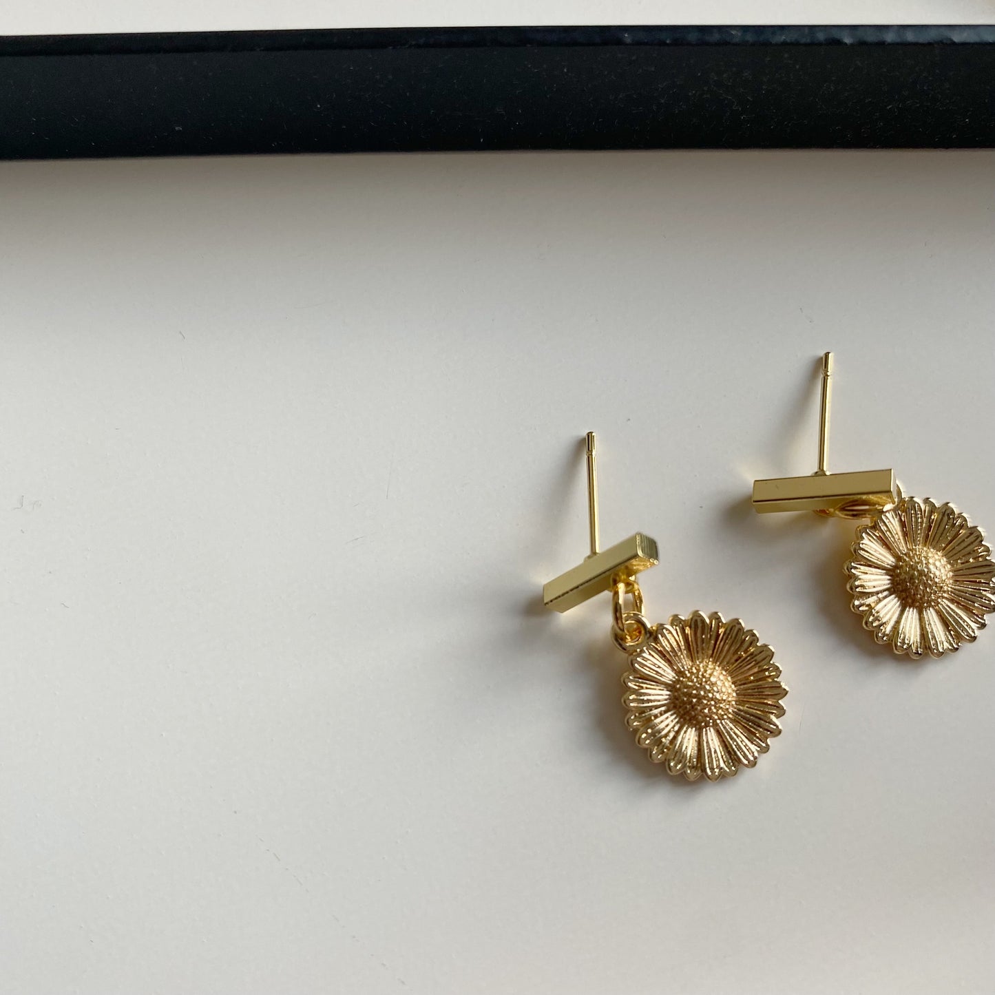 Daisy Studs