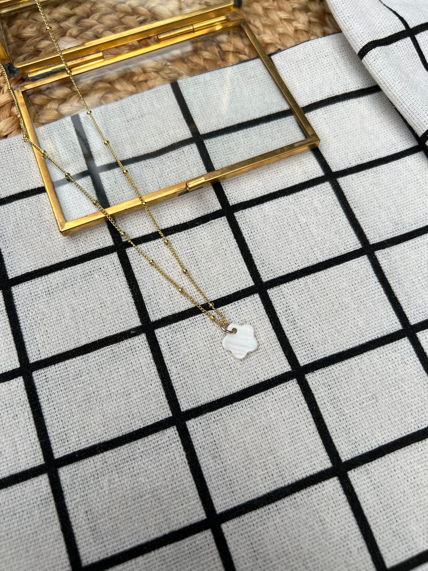 Mother of Pearl Flower Necklace